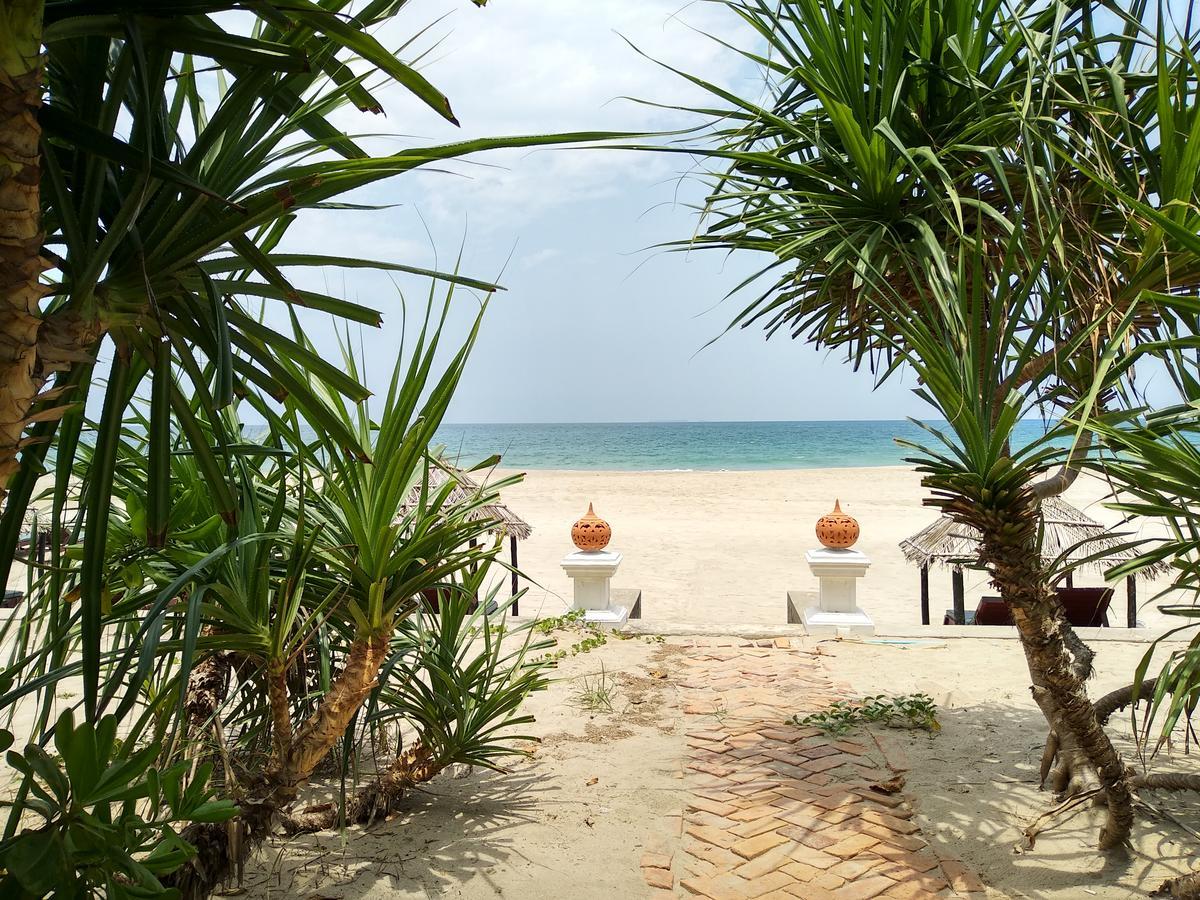 Emerald Sea Resort Ngwesaung Buitenkant foto