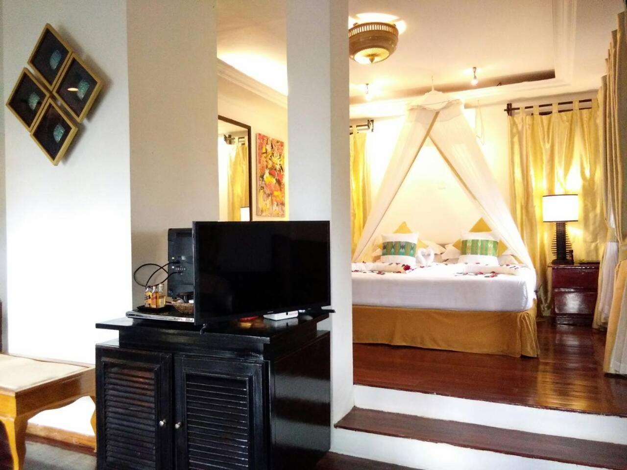 Emerald Sea Resort Ngwesaung Buitenkant foto