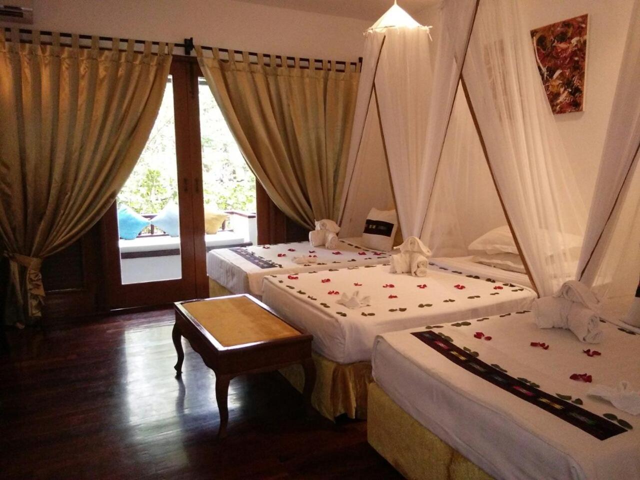 Emerald Sea Resort Ngwesaung Buitenkant foto