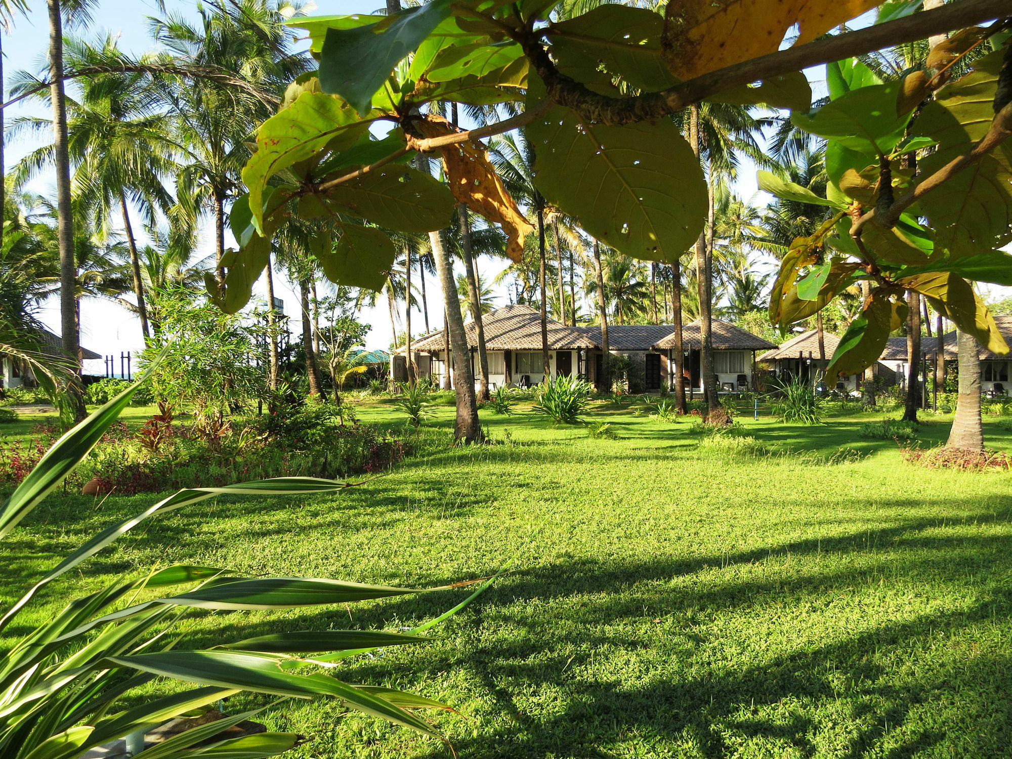 Emerald Sea Resort Ngwesaung Buitenkant foto