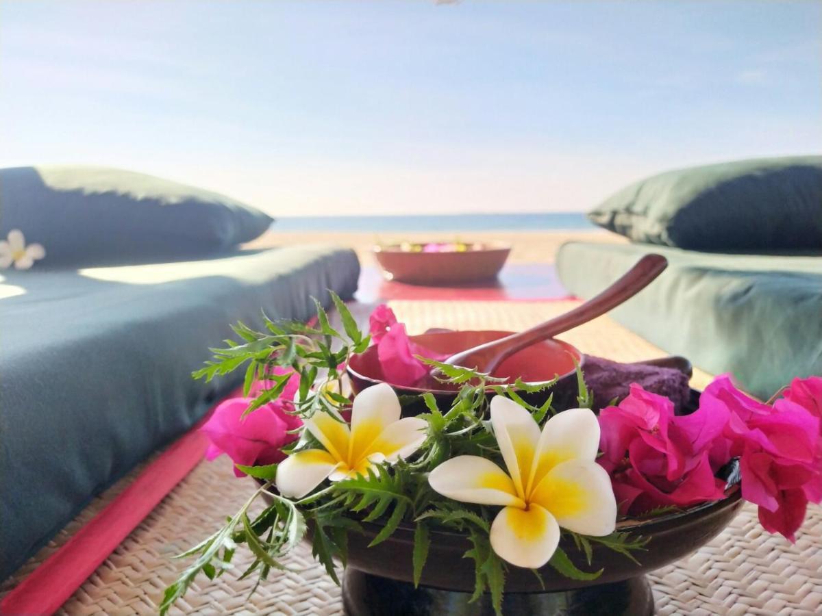 Emerald Sea Resort Ngwesaung Buitenkant foto