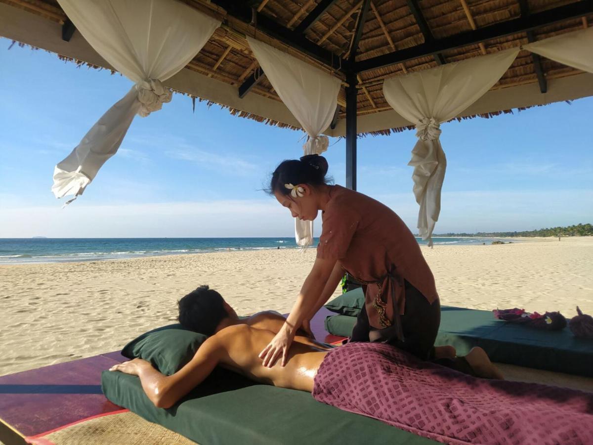 Emerald Sea Resort Ngwesaung Buitenkant foto